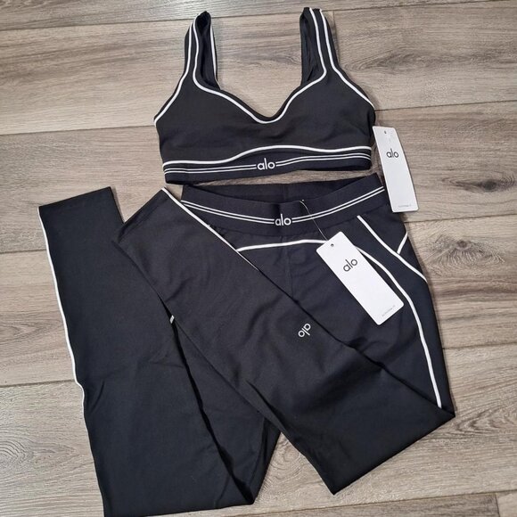 Alo Yoga Airbrush Heart Throb Bra And Legging Set Color Black/White Authentic - Picture 2 of 6